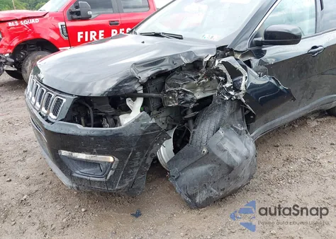2018 Jeep Compass Latitude 4X4 from USA, damaged, VIN 3C4NJDBB6JT480333